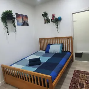 One Bedroom With Garden,sleep Up To 4ppl Cardiff